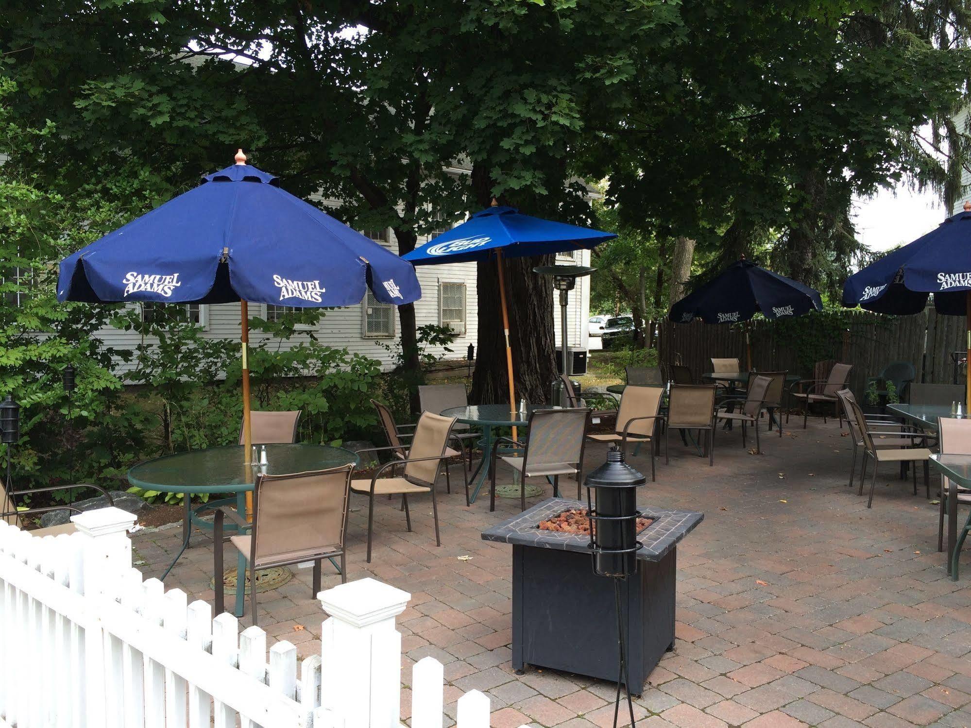 Hunters Grille And Tap At The Grafton Inn Exterior foto