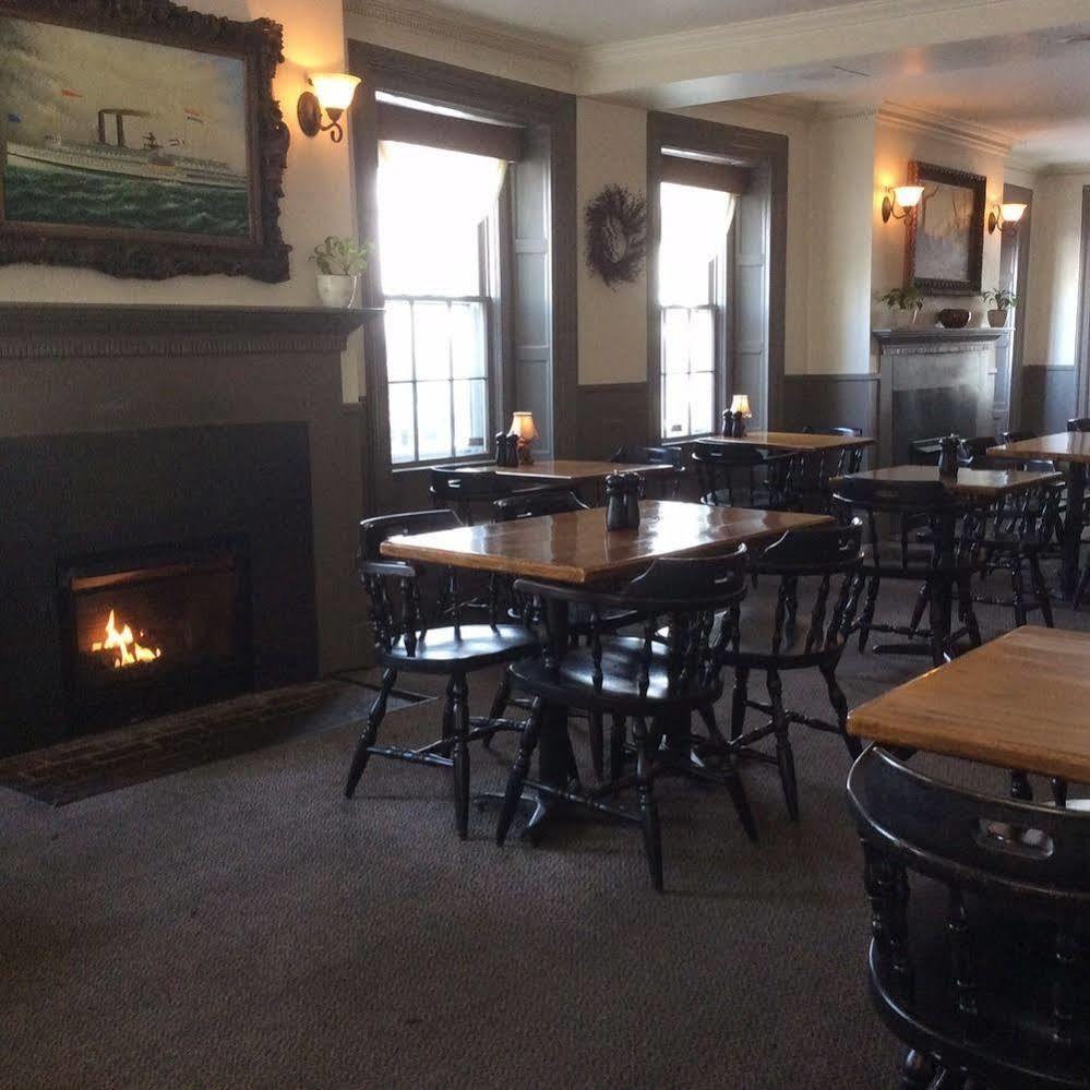 Hunters Grille And Tap At The Grafton Inn Exterior foto