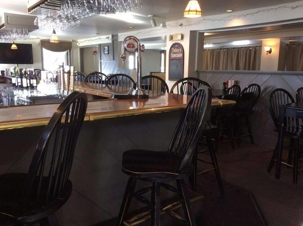 Hunters Grille And Tap At The Grafton Inn Exterior foto